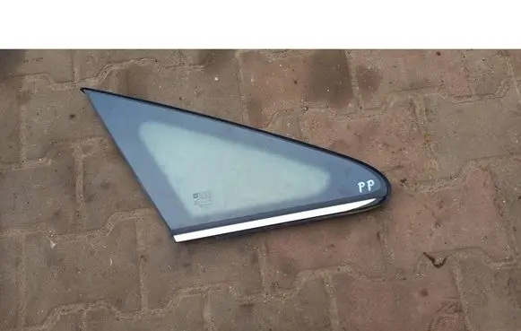 Opel Zafira B Front door window glass four-door 