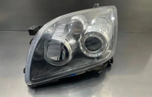 Toyota Avensis T250 Headlight/headlamp 35108