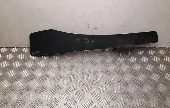 Mercedes-Benz S W126 Wiper trim A1268300261