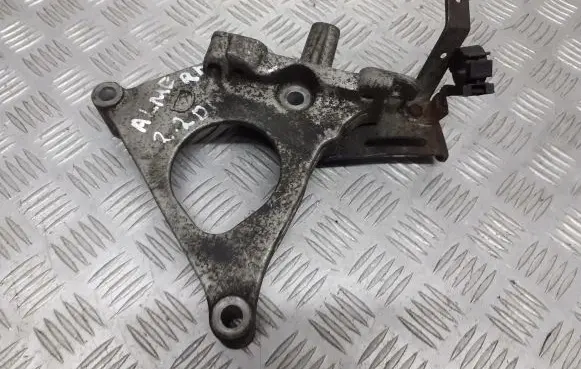 Nissan Almera N16 Engine mounting bracket