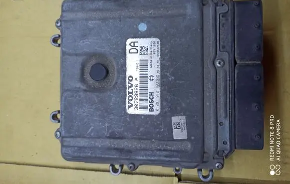 Volvo V70 Engine control unit/module 30729826