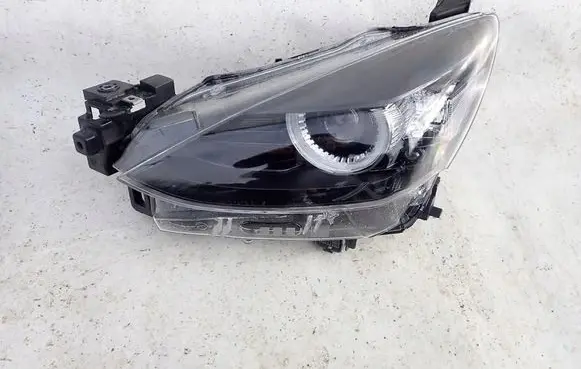 Mazda 2 Headlight/headlamp