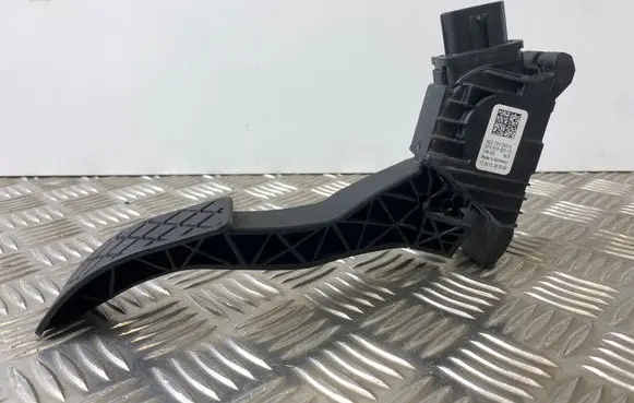 Volkswagen Golf VII Accelerator throttle pedal 5Q1723503H