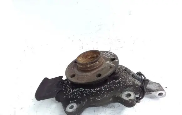 Front wheel hub spindle knuckle