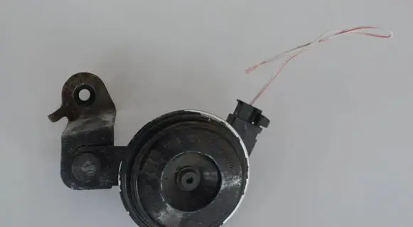 Skoda Octavia Mk2 (1Z) Horn signal 8656074010