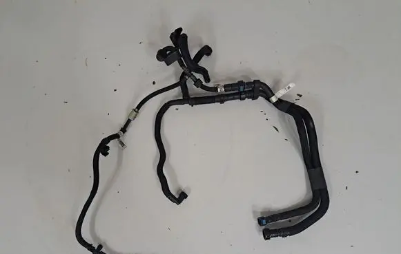 BMW 7 G11 G12 Fuel injector supply line/pipe 8587536 8571669