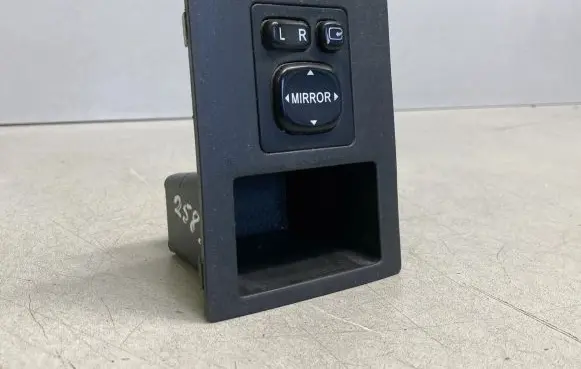 Toyota RAV 4 (XA30) Wing mirror switch 183575