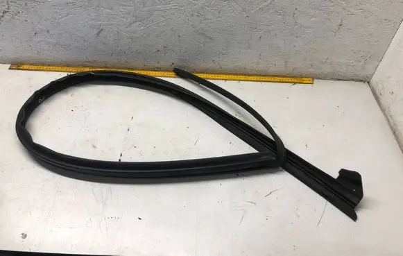 Jeep Grand Cherokee (WK) Rubber seal front coupe door 