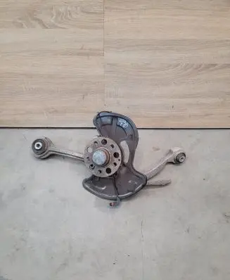 Mercedes-Benz E A207 Front wheel hub