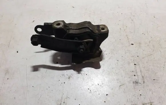 Volvo XC70 Engine mount bracket 6G926P082 30748173