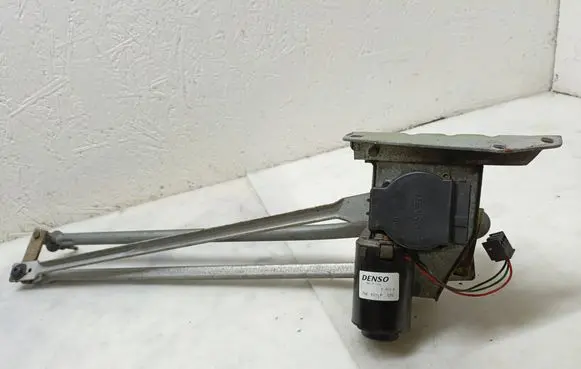 Front wiper linkage and motor