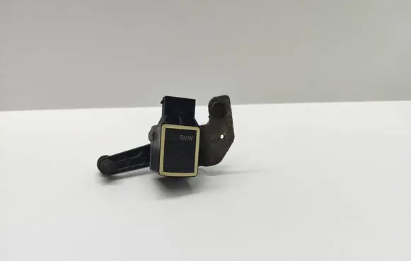 BMW 5 E60 E61 Rear air suspension level height sensor 6752797 675279701 37146752797