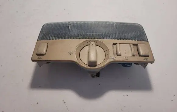 Volkswagen PASSAT B5 Front seat light 3b0847105 001776088