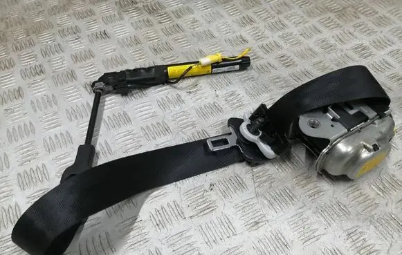 Fiat 500X Front seatbelt