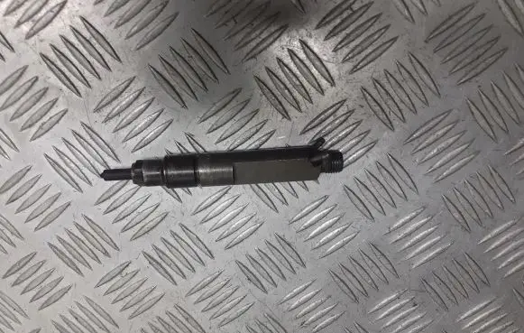 Volkswagen PASSAT B5 Fuel injector 028130201