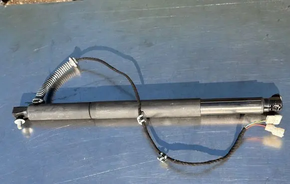 BMW X6 E71 Tailgate/trunk strut/damper 712028305 1052778 7286118