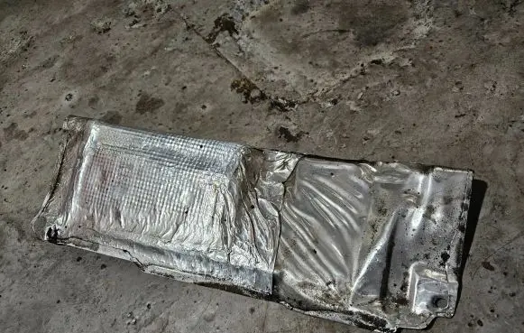 BMW 7 E38 Heat shield in engine bay 8208358