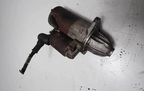 Subaru Legacy Starter motor M001T84481