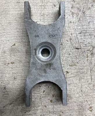 Volkswagen PASSAT B7 Fuel Injector clamp holder 03L216A