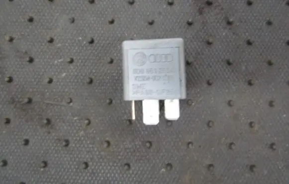 Audi A4 S4 B6 8E 8H Other relay 8d0951253a v23134-b52-x301