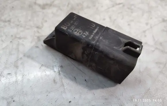 Mitsubishi L200 Glow plug pre-heat relay 0281003056