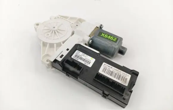 Renault Megane III Front door window regulator motor 807319858R 931828101