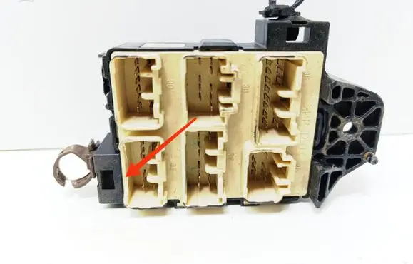 Toyota Avensis Verso Fuse module