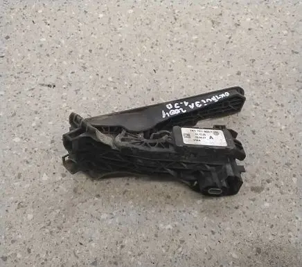 Skoda Octavia Mk2 (1Z) Accelerator throttle pedal 1K1721503P