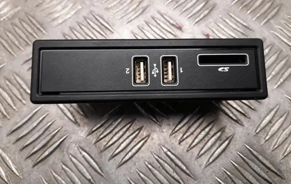 Mercedes-Benz E W213 USB socket connector A2138200401