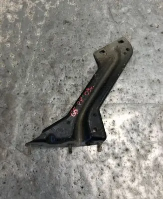 Audi Q5 SQ5 Fender mounting bracket 8R0821136