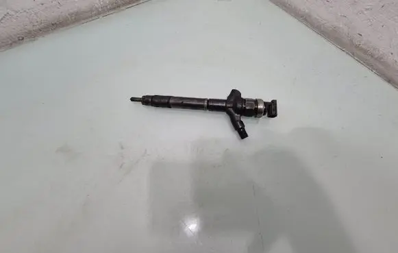 Toyota Corolla Verso AR10 Fuel injector 236700R170