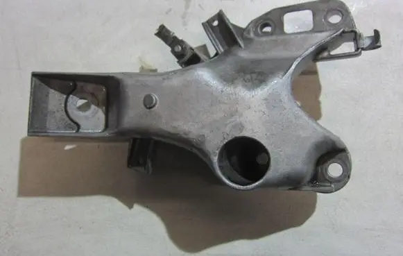 BMW X5 E70 Engine mount bracket 6772673