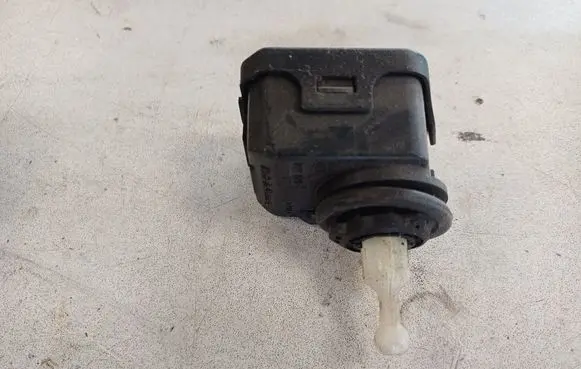 Volkswagen PASSAT B5.5 Headlight level adjustment motor 1J0941295C