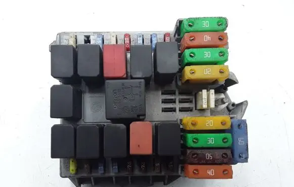 Iveco Daily 30.8 - 9 Fuse module 69501171