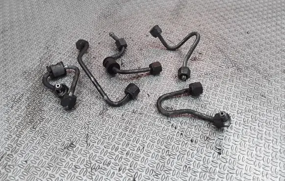 Fuel injector supply line/pipe