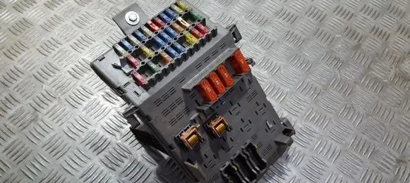Renault Laguna I Fuse box set 7703297505