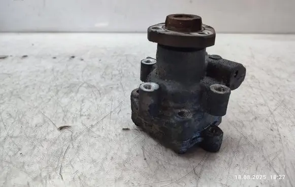 Volkswagen Sharan Power steering pump 3A674AA