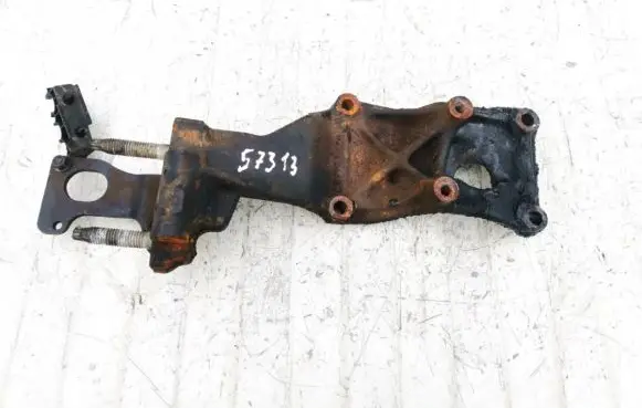 Ford Mondeo MK II Engine mounting bracket