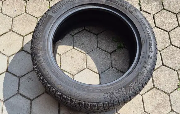 Audi Q5 SQ5 R18 winter/snow tires with studs 