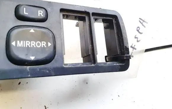 Toyota Corolla Verso E121 Wing mirror switch 183574 777665