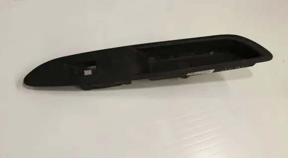 Opel Mokka X Electric window control switch 95025524