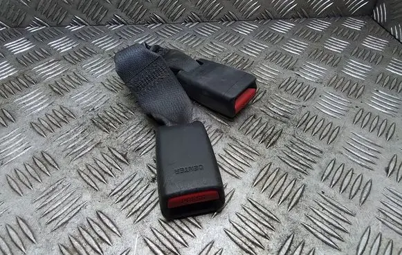 Lexus IS 220D-250-350 Middle seatbelt buckle (rear) 