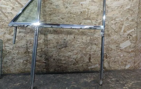 Rolls-Royce Silver Shadow Front door window/glass frame 