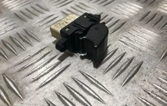Mazda 323 F Electric window control switch 3582606 358-2606