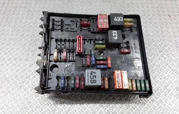 Volkswagen Touran I Fuse module 1K0937124K