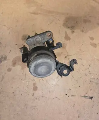 Toyota Corolla Verso E121 Engine mount bracket 