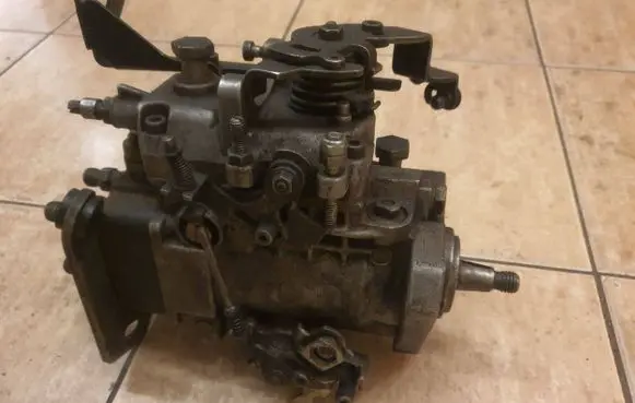 Volkswagen PASSAT B4 Fuel injection high pressure pump 068130081J 0460494239