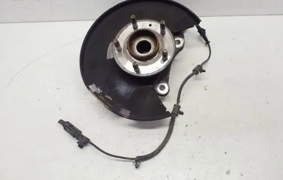 Opel Astra J Front wheel hub 13583479