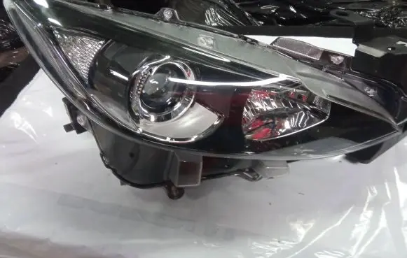 Mazda 3 II Headlight/headlamp BHR151030