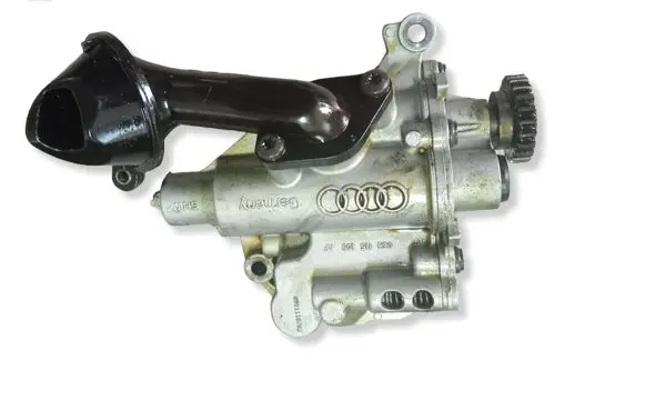 Volkswagen PASSAT B6 Oil pump 06H115105AF